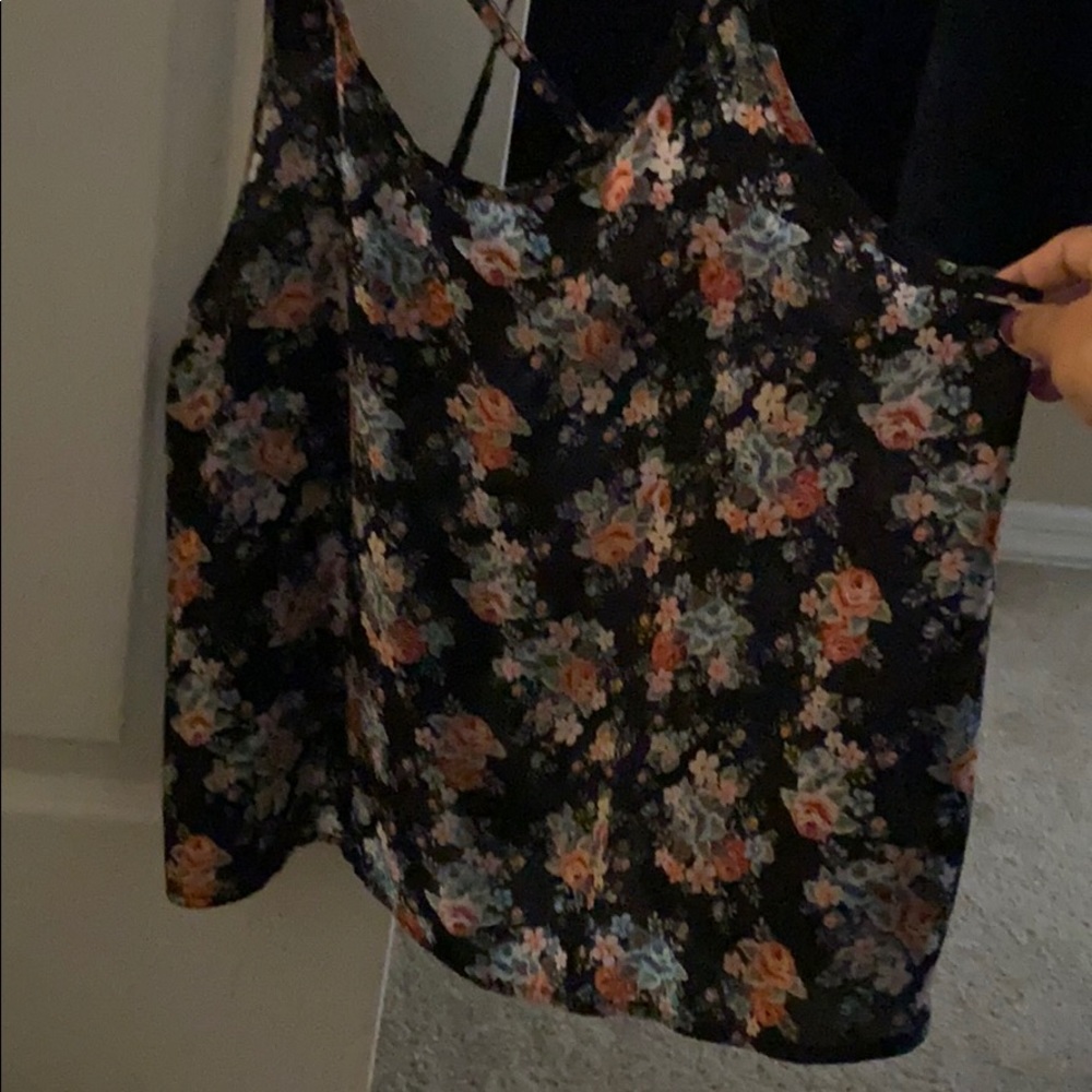 Back crisscross spaghetti strap shirt